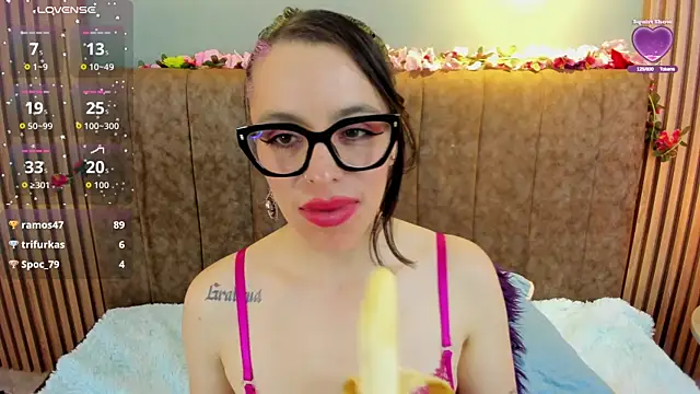 uumm banana 💛 - video by IsisNoir cam model