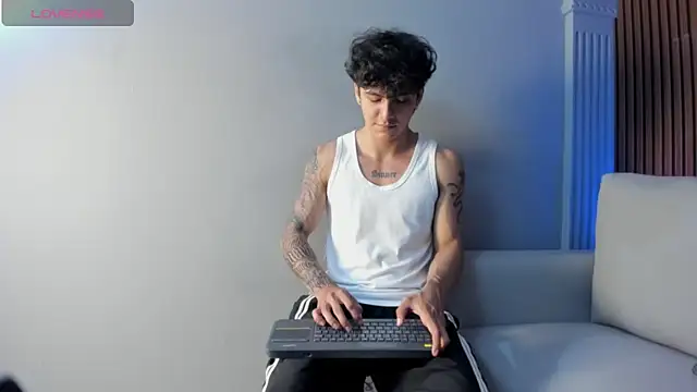 sexy hairy bpoyd muscle show - 視頻由 Leo_santoro 主播提供