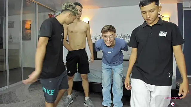 DEEP THROAT, LOTS OF SALIVA!!! - video di Playhardsexx modella di cam