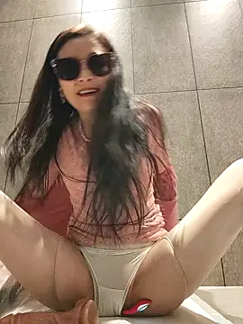 [6 Jan 13:52] Private Show大肉棒抽插狂喷 - wsyx326 캠 모델의 동영상