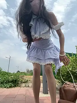 户外马路边全裸喷水