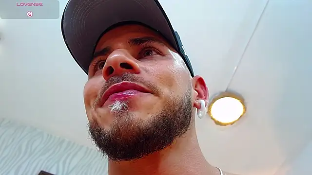 [27 Jul 05:30] Private Show – video od webkamerové modelky dylan_jacobx