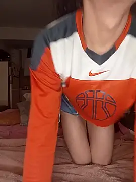 Chill with my girlfriend - video by franazul cam model