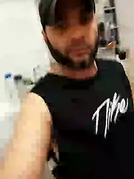 [15 Jun 07:31] Public Show - video by SmokedAlloy2 cam model