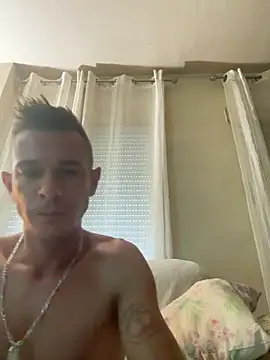 [22 Jun 07:36] Public Show - vídeo de la modelo de cam ALTOVOLTAGEO1