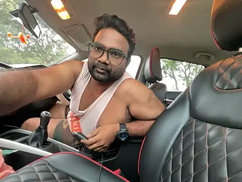 Nude driving - video by snickersnee cam model