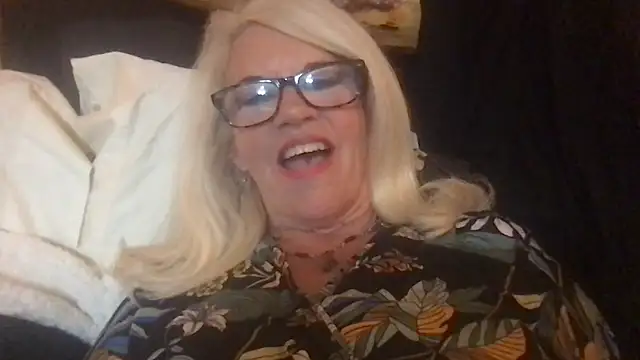 StriptoCum - video by SubMissOlivia cam model