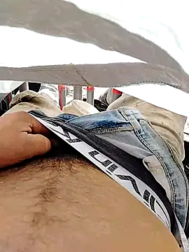 [12 Jun 12:45] Public Show - video by soyger123 cam model