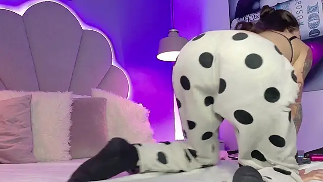 Private Show 💟 - video by athziry_g cam model