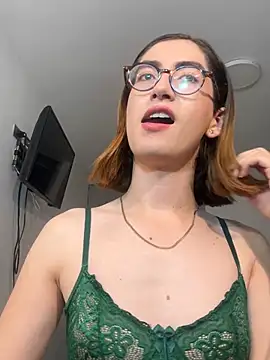 Yummy – video od webkamerové modelky rousseblossom