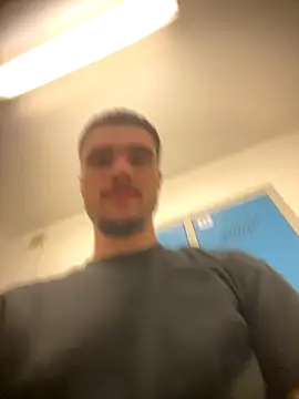 recorded live at work from me alone not with my wife - vídeo de la modelo de cam los_freaky