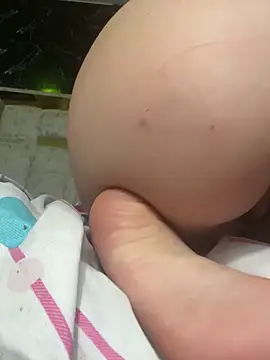 Hard Anal Farts - video by DayanaDG cam model