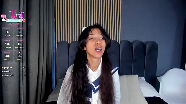 Hairy Pussy Schoolgirl :3 - video van Gina_77 cam-model