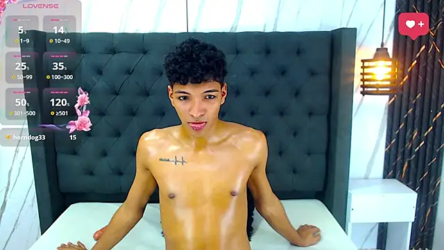 Private show my ass and finger - video by Rick_Wade cam model