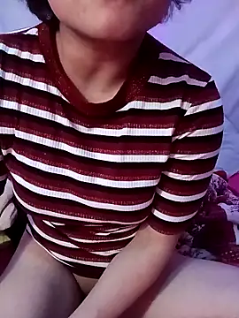 Making wet my pyssy close up - video by Ftm_Bunny cam model