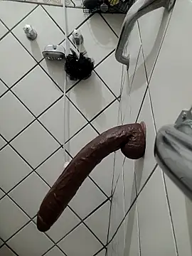 Cdzinha enfiando e chupando o bbc - video Brsecretbear kameramallilta