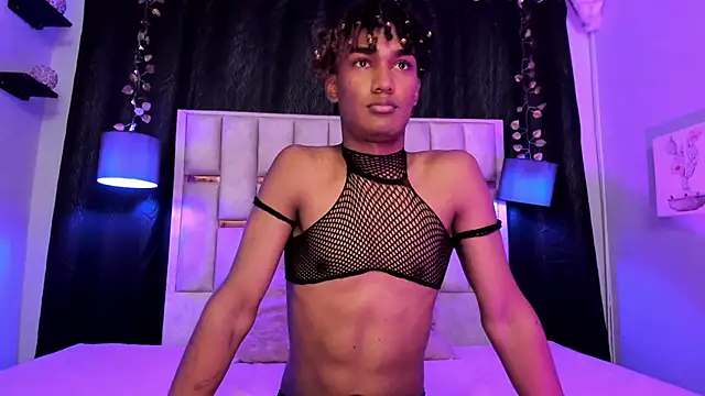 [14 Jun 22:54] Public Show - video by Hanzking01 cam model