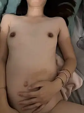 干18岁妹妹 - video by bin888999 cam model