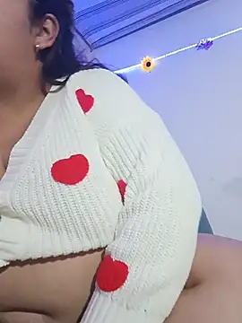 comiendo/ eating - video di Julieta_Big modella di cam