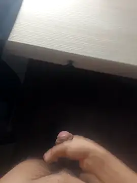 [23 Jun 02:11] Public Show - video by Ethancito202 cam model