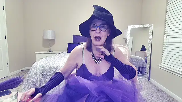 [29 Oct 20:25] Public Show - video by HotTxGilfMaggie cam model