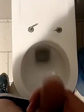 On toilet ♥️🤩🍑🍆💦 - video by vasgabri cam model
