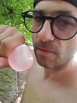 Hot challeng in the park👅🍑 - video by vasgabri cam model