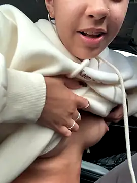 [20 Oct 15:56] Public Show - video by lynn9000 cam model