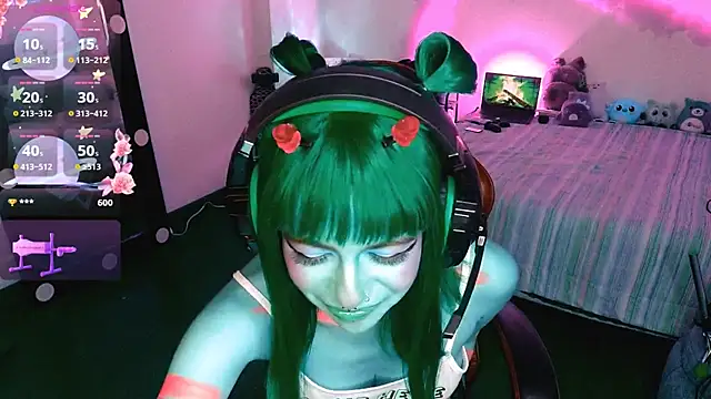 My whole body painted💚 - video by larah_uwu cam model