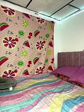 I play with my nipple clamps and my dildo — filmik MiaLund2, modela(-lki) na kamerkach