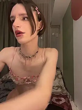 I'm playing at my friend's house while she's not home🤗 - video av madi_snow cam-modell