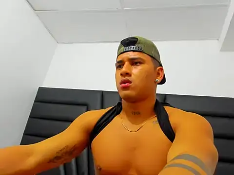 show lechee eyaculacion - فيديو من evan_hardy موديل الكام