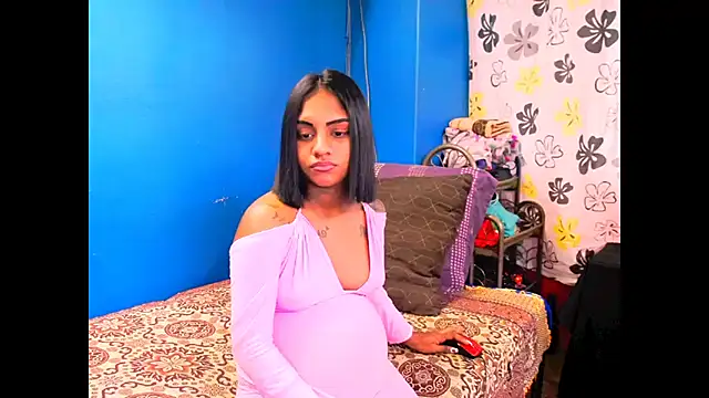 BABY KICKS (10MINUTES) - video di indiansumaya modella di cam