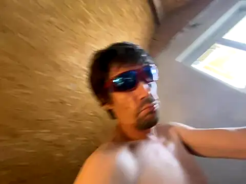 [25 Jul 09:32] Public Show - video by Salon1986 cam model