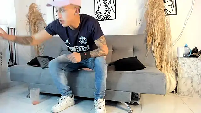 [24 Nov 16:43] Private Show - video by Masterblue_hot cam model