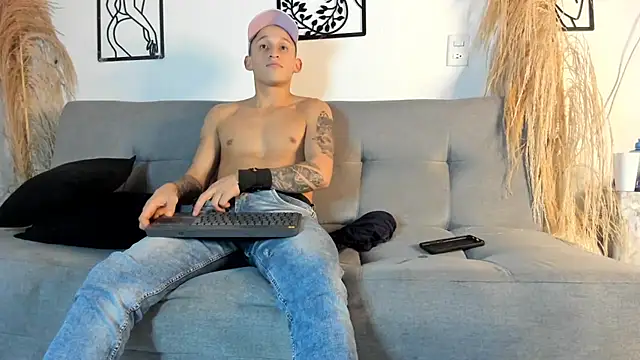 twists of my body - video by Masterblue_hot cam model