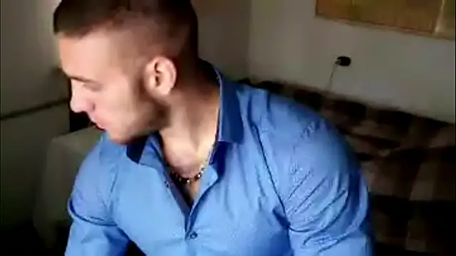 STRIP AND FLEX MY CHEST AND BACK - video by Jordan1Dior cam model