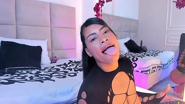 Doing a great Twerking - video by AmberMoss1