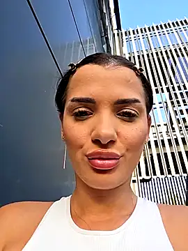 [26 Jun 20:01] Private Show - NaughtyChloe 캠 모델의 동영상