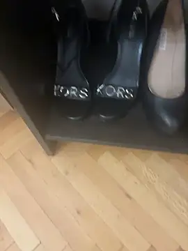 Privat with heels - video oleh model kamera NellyExtraa