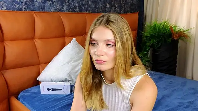 [16 Jul 13:48] Spy Show - video by SoftBliss cam model