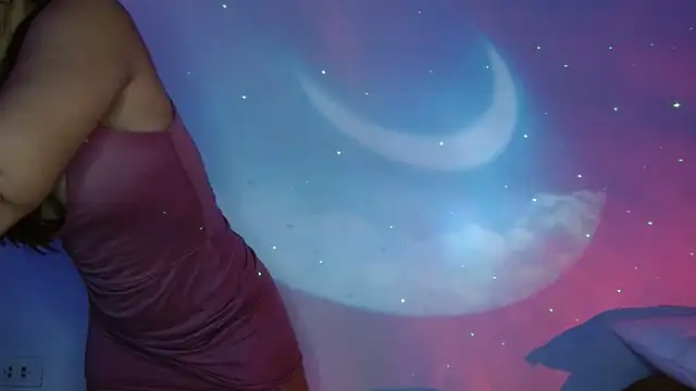 [26 Aug 06:04] Private Show - vídeo de Rebecadiaz13 modelo de câmara