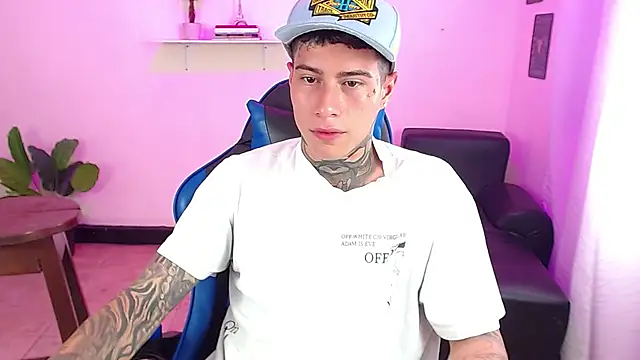 Sexy nude and hard cock - video của người mẫu cam setthomas