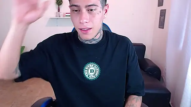 Naked and with a hard cock - video của người mẫu cam setthomas