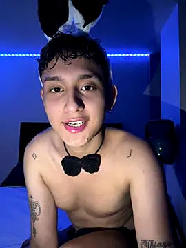 play with bunny 🐰🥕💦 - Nico_Narvaes adlı kamera modelinin videosu