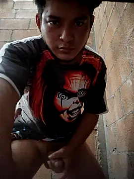 [5 Oct 10:48] masturbándome en el baño de mi tia