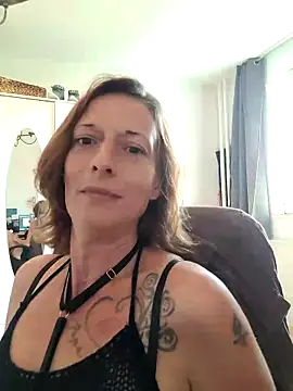 Oben ohne in schwarzen Lingerie / Strapsen - video by FrauMueller cam model