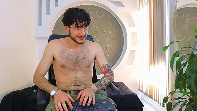 I take off my green pants, I masturbate very hot And I show you how my cock's milk comes out - Rafael_Mendezz 캠 모델의 동영상