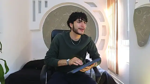 Un pequeño baile para ti, me mojo mi cuerpo y te muestro mi culo jeje - Rafael_Mendezz 캠 모델의 동영상