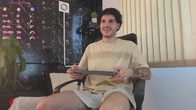 I give you a striptease, a lot of passion and many kisses and full cock hard - فيديو من Rafael_Mendezz موديل الكام